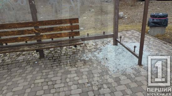 У Кривому Розі розтрощили ще одну зупинку біля «Тисячки»2