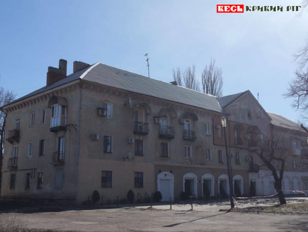 Дах відновлено після удару шахеду в будинку на пл. Шахтарської слави в Кривому Розі