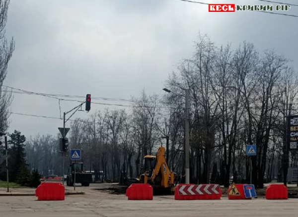Ремонтні роботи на парковці перед Металургійною райрадою в Кривому Розі