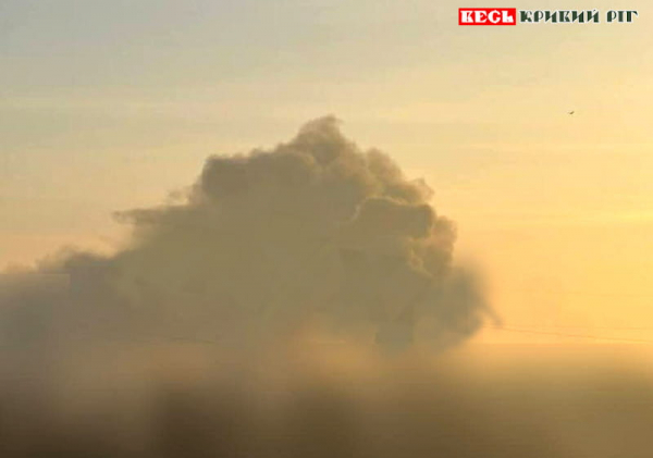 На ранок продовжується гасіння пожеж після прильотів шахедів по Кривому Рогу