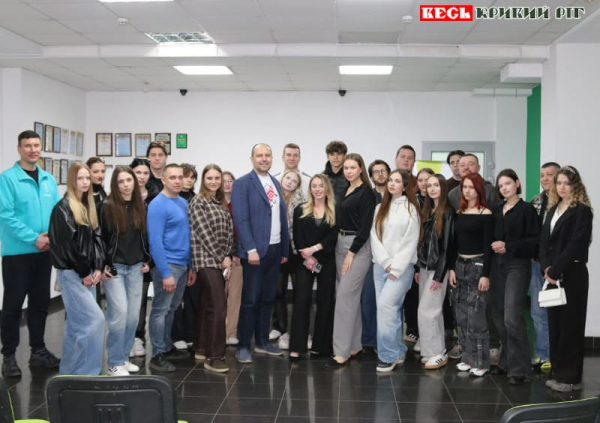 Учасники дискусійної панелі ЗеМолодіжки в Кривому Розі