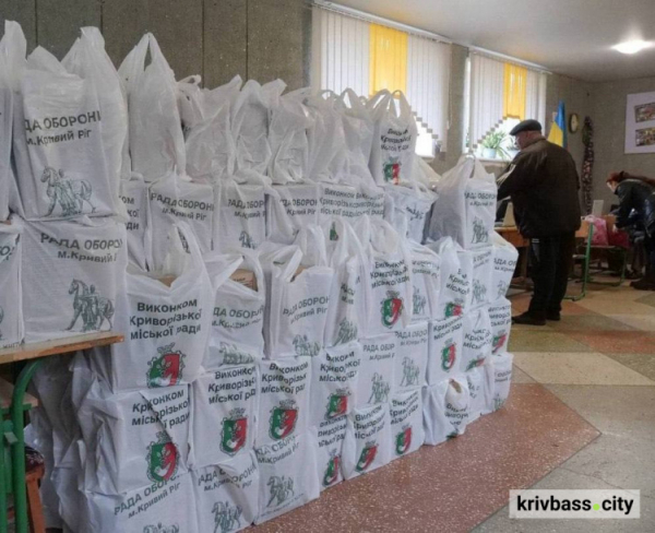 продуктові набори, фото управління преси криворізького міськвиконкому
