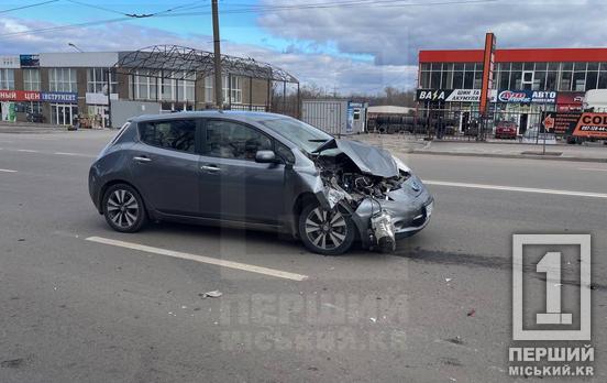 Зіткнення під час маневру: на Терміналі Nissan «наздогнав» «Ниву»