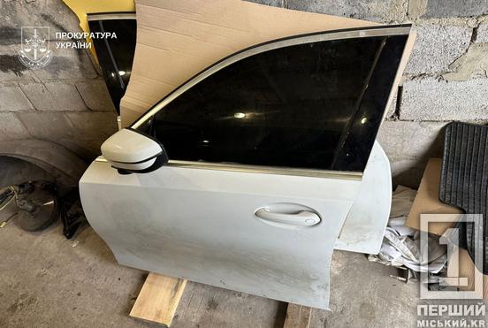 Знімали фари та радари у темряві ночі: двоє чоловіків перепродували крадені автозапчастини через СТО у Кривому Розі