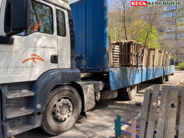 Палети до ліцею №119 привезли з АрселорМітал Кривий Ріг