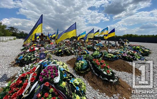 До кладовищ – громадським транспортом: у Кривому Розі в поминальні дні подовжили деякі маршрути