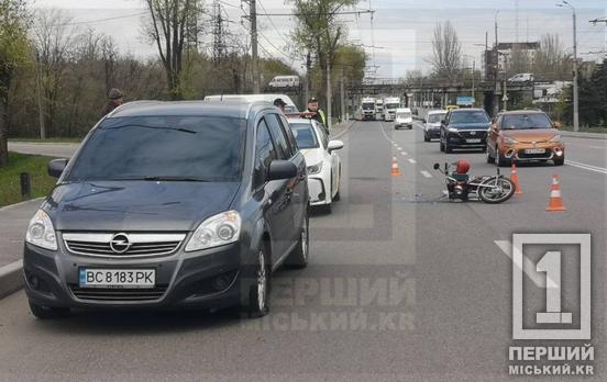 ДТП біля «Бізнес Букету»: мотоцикліст потрапив під колеса Opel