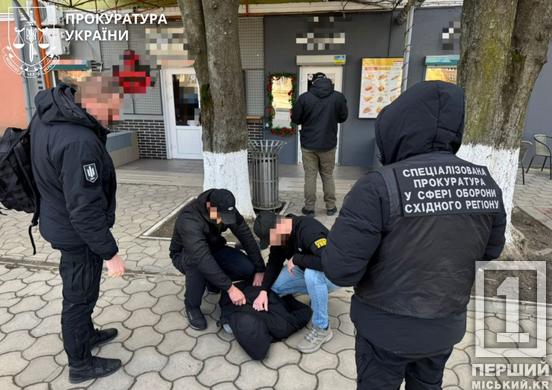 Два хабарі – один фінал: судитимуть прикордонника за продаж «квитків» закордон на Дніпропетровщині та спробу купити тилову посаду