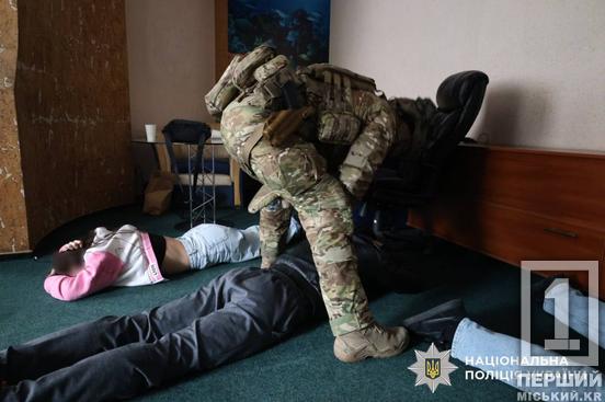 Фальшиві біржі та вигадане кохання: накрили мережу дніпровських кол-центрів, що ошукували мешканців ЄС та Казахстану