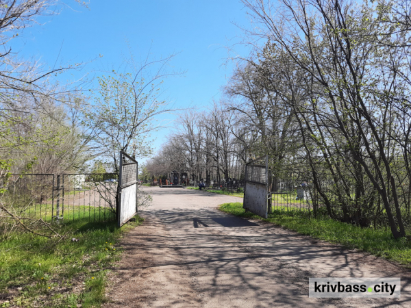 Як криворіжцям дістатися до міських кладовищ у період поминальних днів 17-19 квітня: схеми руху транспорту