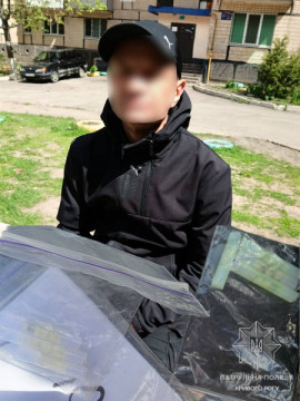 Криворізькі патрульні спіймали чоловіка з наркотиками