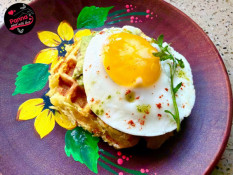 Кулінарний блог А. Паукової: Картопляні вафлі  з авокадо і яйцем