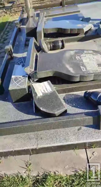 Місце пам'яті – в руїнах: на Дніпропетровщині підлітки розгромили кладовище