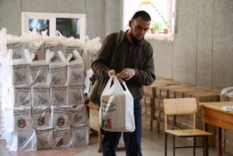 Місто продовжує підтримувати криворіжців - з 13 квітня розпочалась друга «хвиля» видачі безкоштовних продуктових наборів