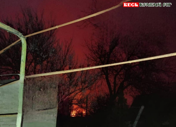 Пожежа від удару БПЛА по Апостоловому в Криворізькому районі