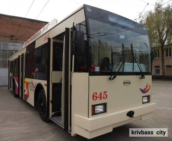 Модернізація міського електротранспорту: у Кривому Розі на маршрут вийшов старий-новий тролейбус