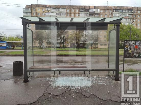 На зупинці «Алмазна» розбили скло: будьте обережні