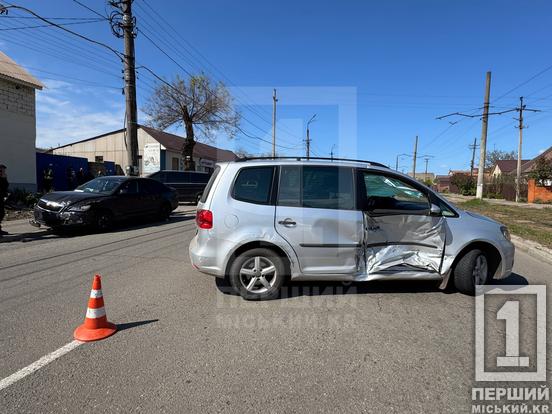 Невдалий розворот – і четверо людей поїхало до лікарні: на вул. Прорізній сталося потрійне зіткнення