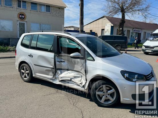 Невдалий розворот – і четверо людей поїхало до лікарні: на вул. Прорізній сталося потрійне зіткнення