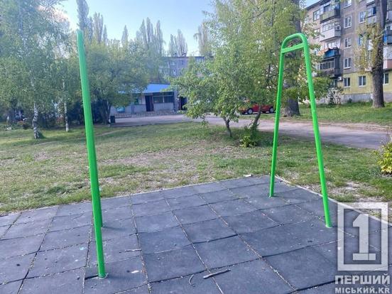 Новий рівень цинізму: з дитячого майданчика у Кривому Розі вкрали гойдалку