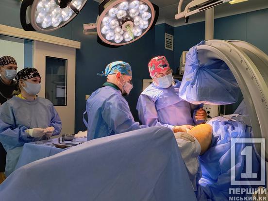 Отримав перелом, не встаючи з ліжка: 14-річний криворіжець переніс унікальну операцію у львівській лікарні