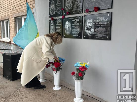 Пам’ять про захисників Володимира Покотила та Володимира Куща увічнили на фасаді криворізької гімназії №109