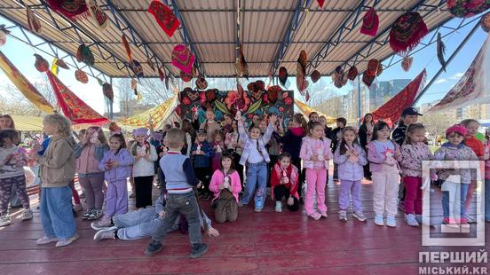 Писанки, кролики і донати для ЗСУ: у Кривому Розі відзначили Вербну неділю в парку «Щастя»