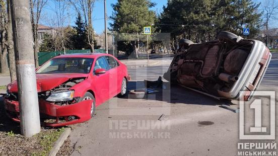 Після зіткнення опинилася на боку: на перехресті вул. Степана Тільги та Мистецької перевернулася Mazda