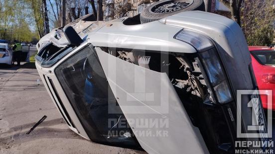 Після зіткнення опинилася на боку: на перехресті вул. Степана Тільги та Мистецької перевернулася Mazda