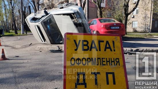 Після зіткнення опинилася на боку: на перехресті вул. Степана Тільги та Мистецької перевернулася Mazda