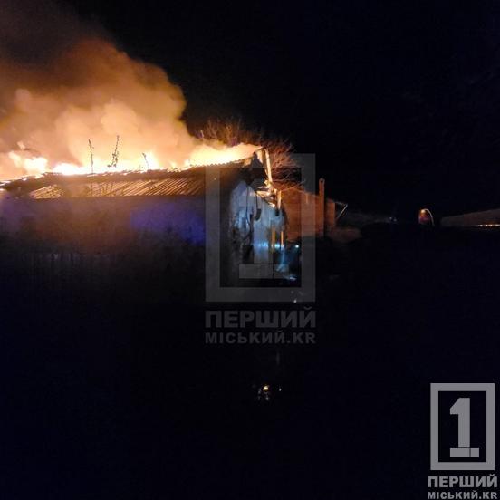 Порятунок через вікно та визволення бабусі з вогню: у Кривому Розі рятувальники приборкали два займання