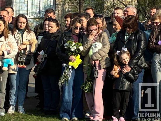 Рік невимовного болю: Кривий Ріг вшановує пам’ять жертв ракетного удару на вулиці Різниченка