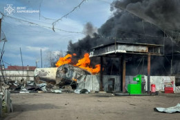 Російські окупанти вдарили по АЗС на Харківщині: горіли 4 резервуари з паливом