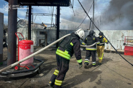 Російські окупанти вдарили по АЗС на Харківщині: горіли 4 резервуари з паливом