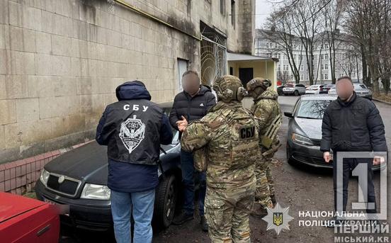 Схема за 12 тисяч доларів: на Дніпропетровщині  судитимуть ділків, які переправляли чоловіків за кордон