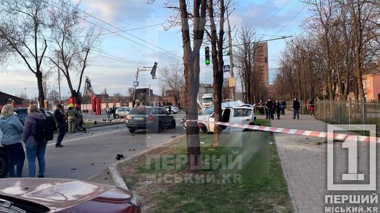 Смертельна ДТП біля шахти «Криворізька»: двоє загиблих та потрощені автівки