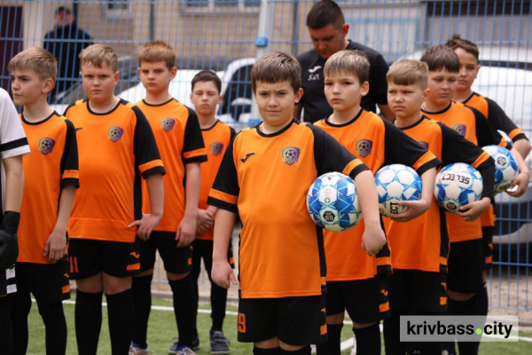 Спорт поруч із домом: в одному з районів Кривого Рогу відкрили новий дворовий стадіон
