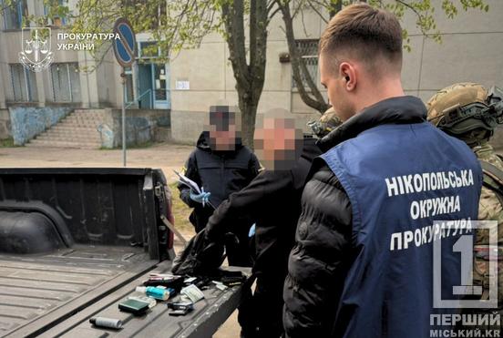 Статус «обмежено придатного» за 4000 доларів: у Нікополі затримали працівника ТЦК