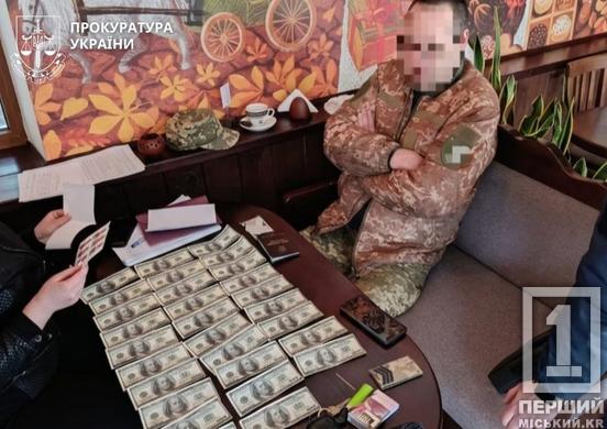 У Дніпрі затримали військового, який за 3000 доларів обіцяв «вирішити питання» з ТЦК