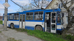 У Херсоні через удар дрона по тролейбусу загинув водій