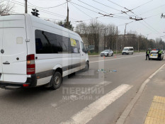 У Кривому Розі маршрутка збила 17-річну дівчину на “зебрі”