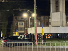 У Кривому Розі на кільці 95 BMW врізався у стовп