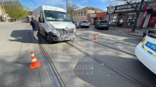 У Кривому Розі на вулиці Свято-Миколаївській автомобіль збив жінку