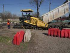 У Кривому Розі триває ремонт транзитних магістралей: роботи на вулиці 17-ї танкової бригади планують завершити у травні