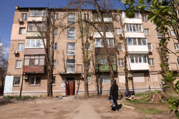 Відновлення житлового будинку після ракетної атаки - фото управління преси виконкому Криворізької міської ради