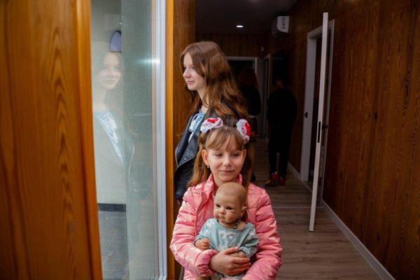 У Кривому Розі вручили ключі від нового будинку багатодітній родині: подробиці