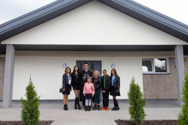 Новий будинок для багатодітної родини - фото виконкому Довгинцівської райради