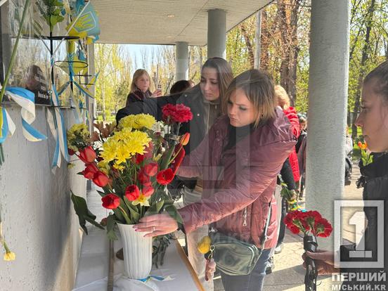 У Криворізькій гімназії №90 відкрили меморіальні дошки на честь В’ячеслава Лисенка та Володимира Іванова