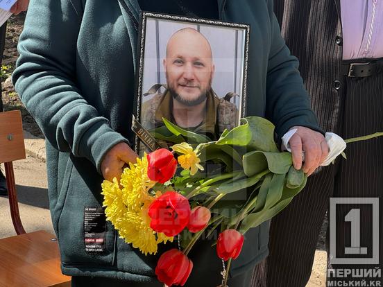 У Криворізькій гімназії №90 відкрили меморіальні дошки на честь В’ячеслава Лисенка та Володимира Іванова