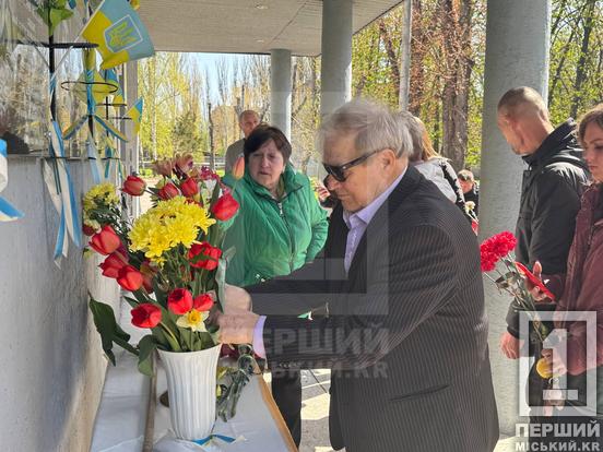 У Криворізькій гімназії №90 відкрили меморіальні дошки на честь В’ячеслава Лисенка та Володимира Іванова